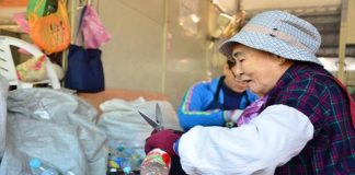 This company transforms plastic bottles into blankets, scarves and suitcases, no longer needing to refine oil