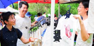 Do we really need so many clothes? These two brands want to redefine fashion so that “buying clothes” is no longer so impulsive